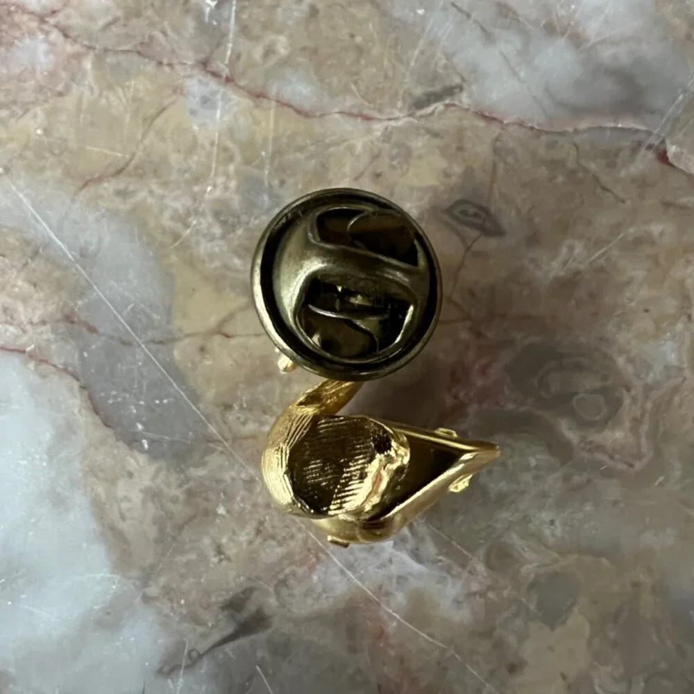 Vintage Rhinestone Swan Pin in Gold‎ Tone